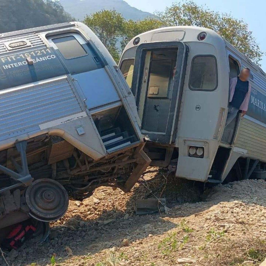 Vagones del tren interoceanico luego del choque
