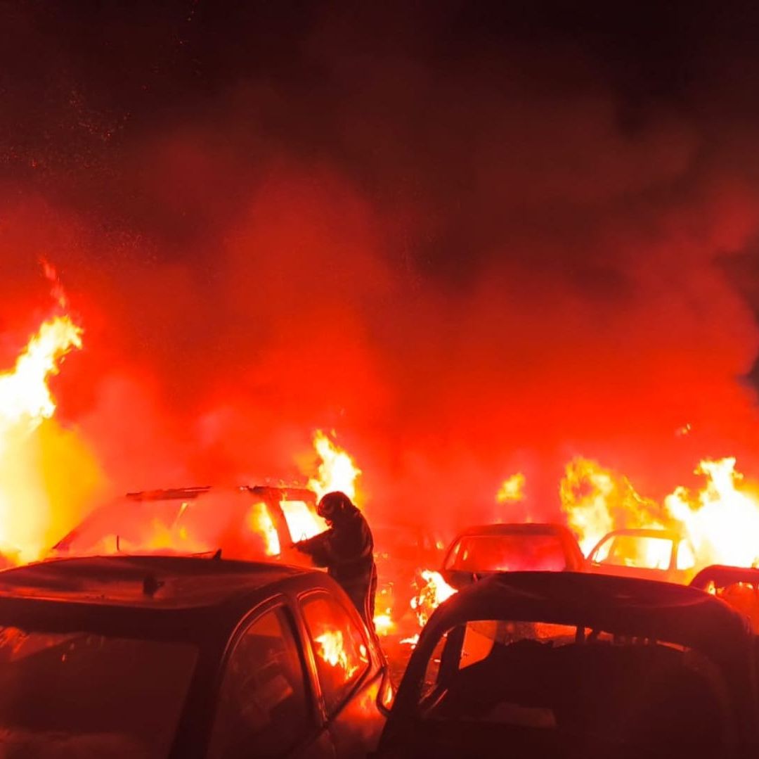 Incendio en depósito vehicular en Iztapalapa.