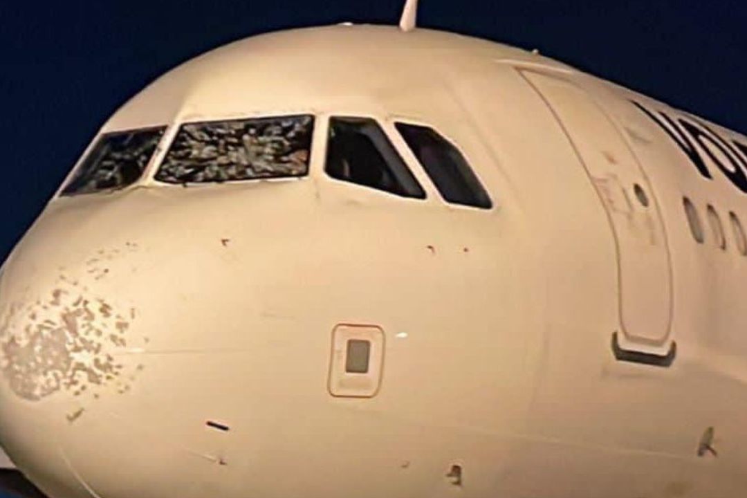 Video: Pasajeros de avión quedan atrapados en tormenta