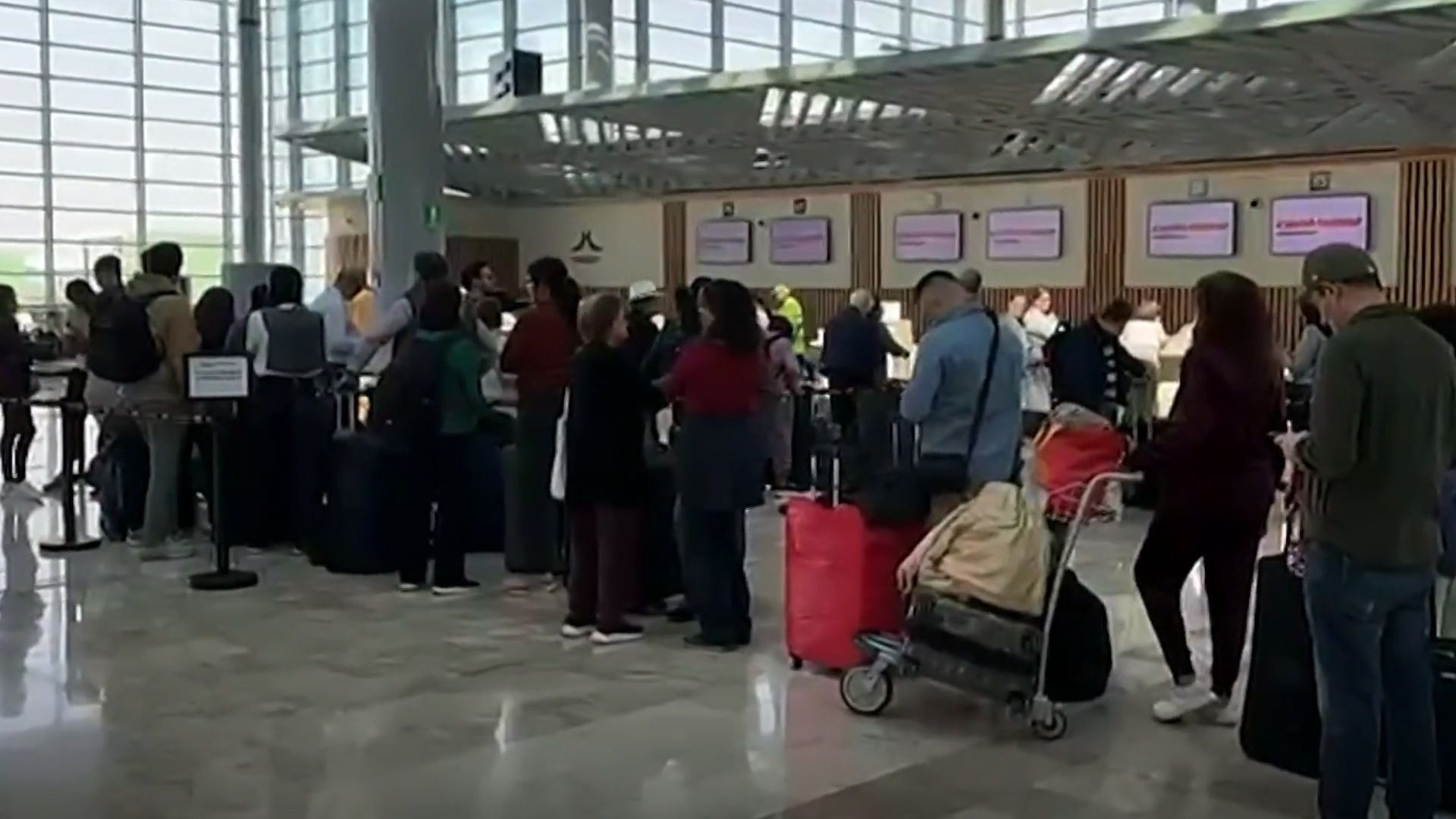 Venezolanos Regresan a su País Esperanzados con que Exista Algún Cambio tras Detención de Maduro