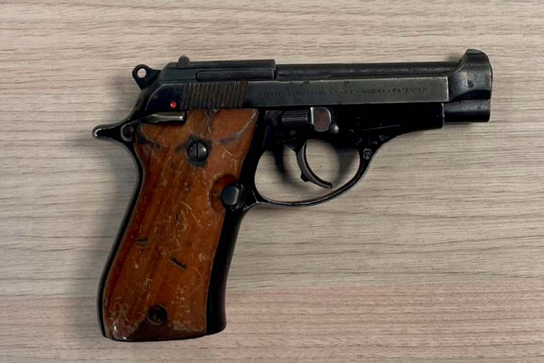 Pistola Beretta calibre 380 que perteneció al dictador chileno Augusto Pinochet