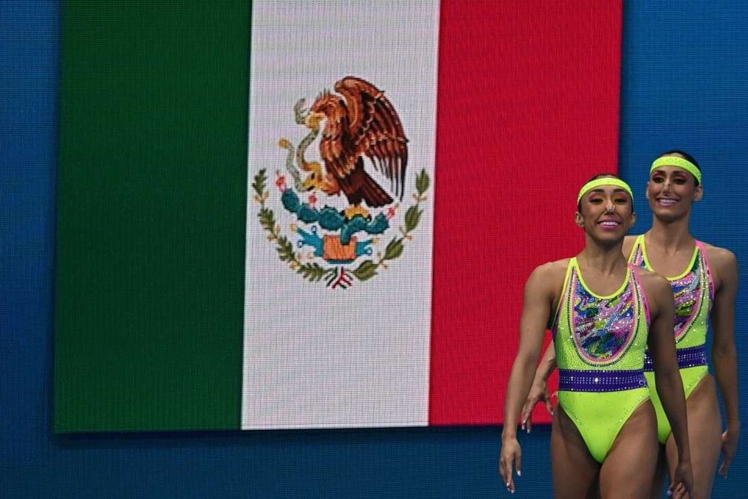 En el N+ Podcast de hoy nadadoras mexicanas ganan oro, reabrirán un hotel para alojar migrantes y Enrique Iglesias canceló su concierto
