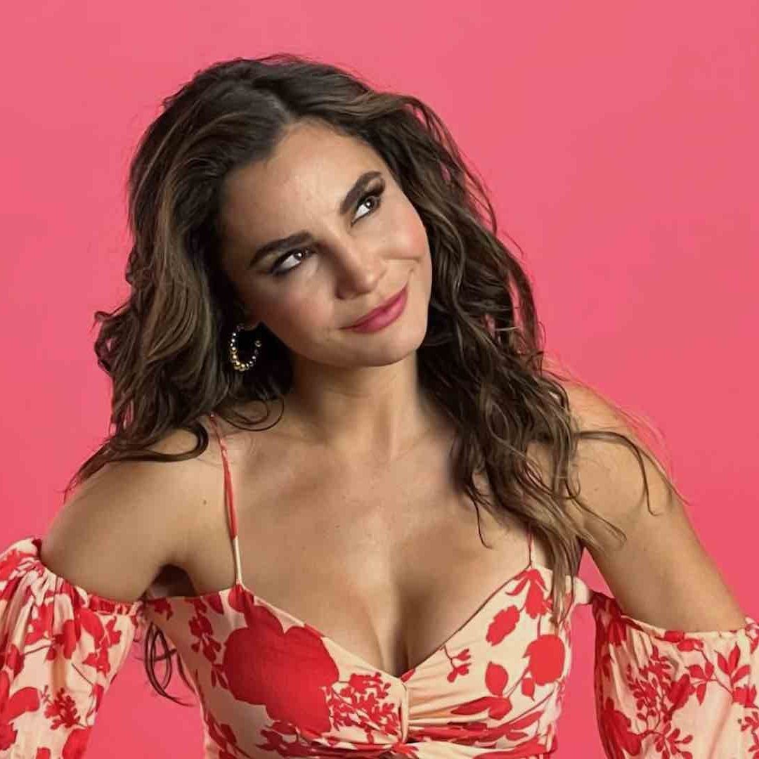 Martha Higareda durante una sesión fotográfica