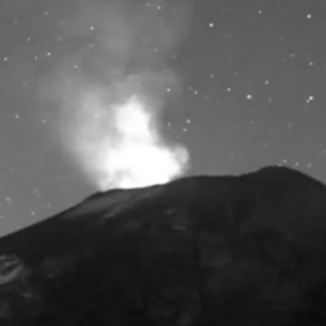 Volcán Popocatépetl Múltiples Luces Extrañas Desplazándose Sobre el Cráter 6 de Enero 2026