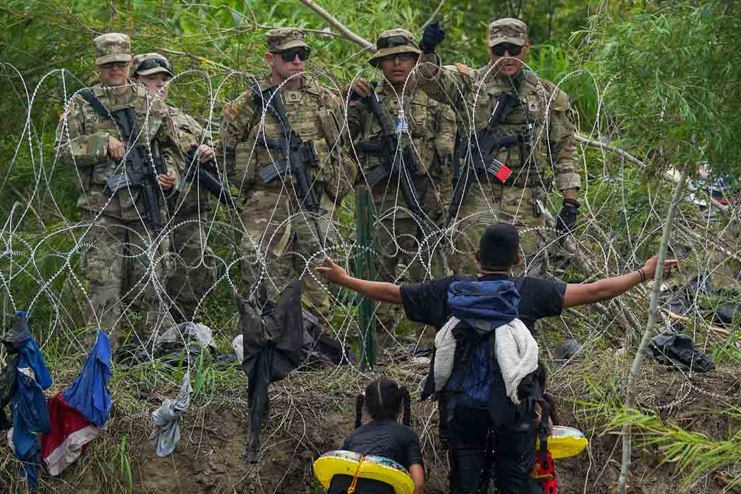 Gobernador de Florida Apoya a Texas para Frenar a Migrantes