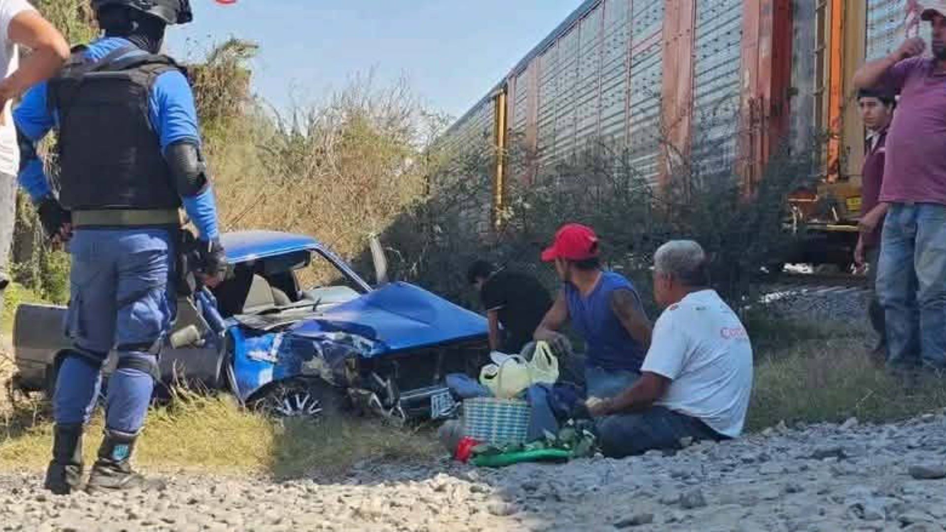 Camioneta es Impactada por Tren en la Zona del Pedregal en Ocotlán