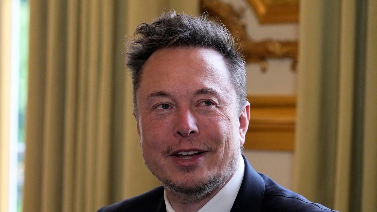 Elon Musk Defiende sus Decisiones Polémicas en Twitter