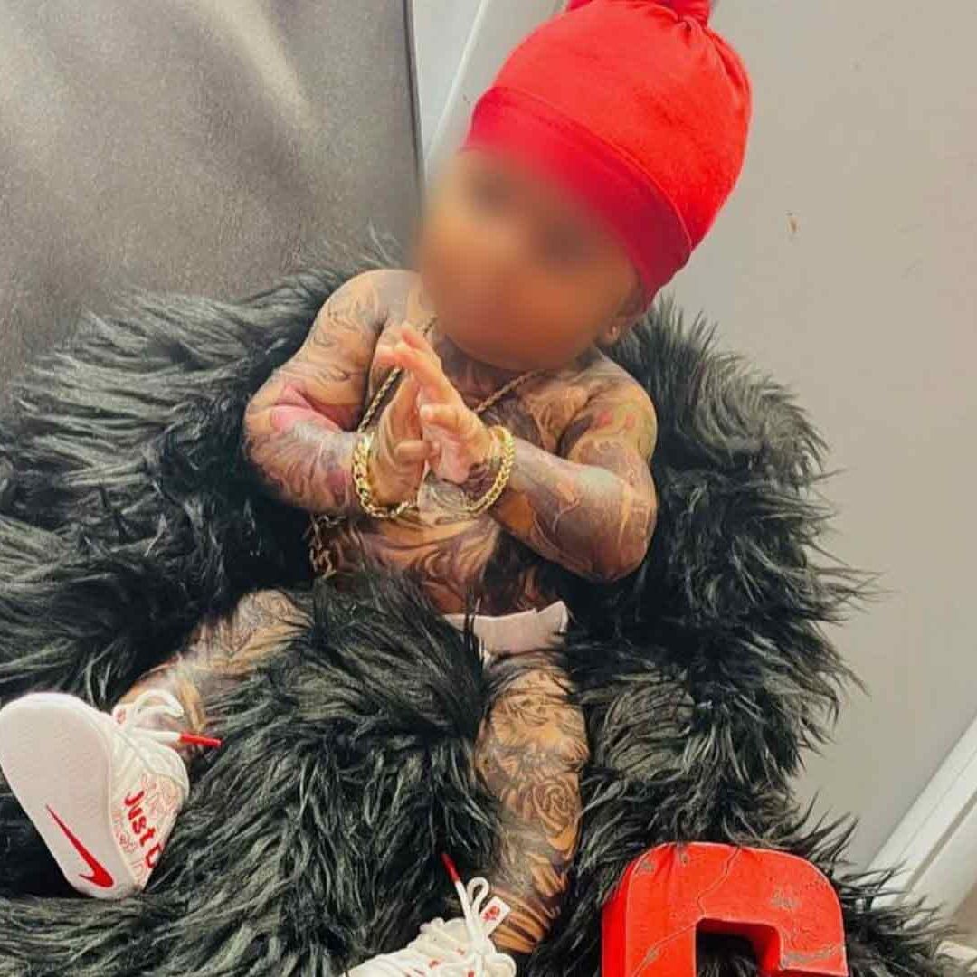 Madre pone tatuajes a bebé de seis meses