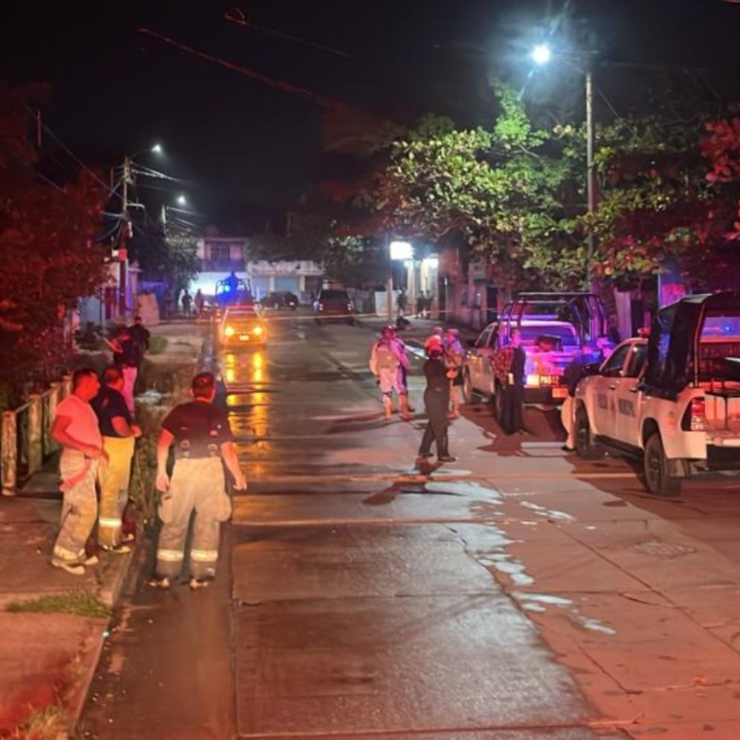 Los hechos tuvieron lugar en un domicilio que se encuentra ubicado en la calle Román Marín, entre Gloria Corrales y callejón Pedro Infante de la colonia Emiliano Zapata en Coatzacoalcos.