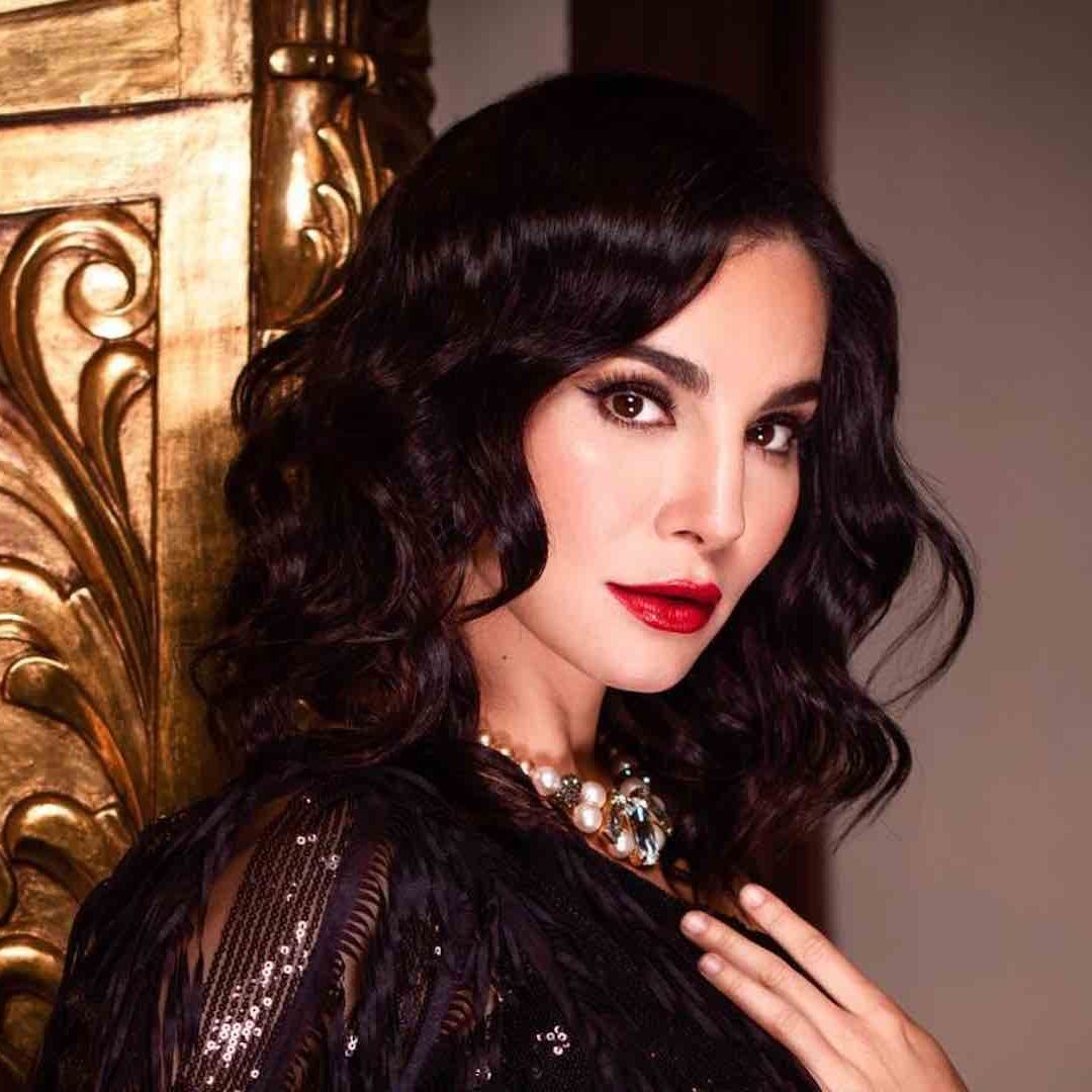 Martha Higareda durante una sesión fotográfica