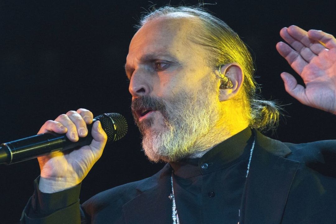 Bosé Gana Juicio de No Paternidad; Tribunal dicta que él no es padre de hijos Nacho Palau