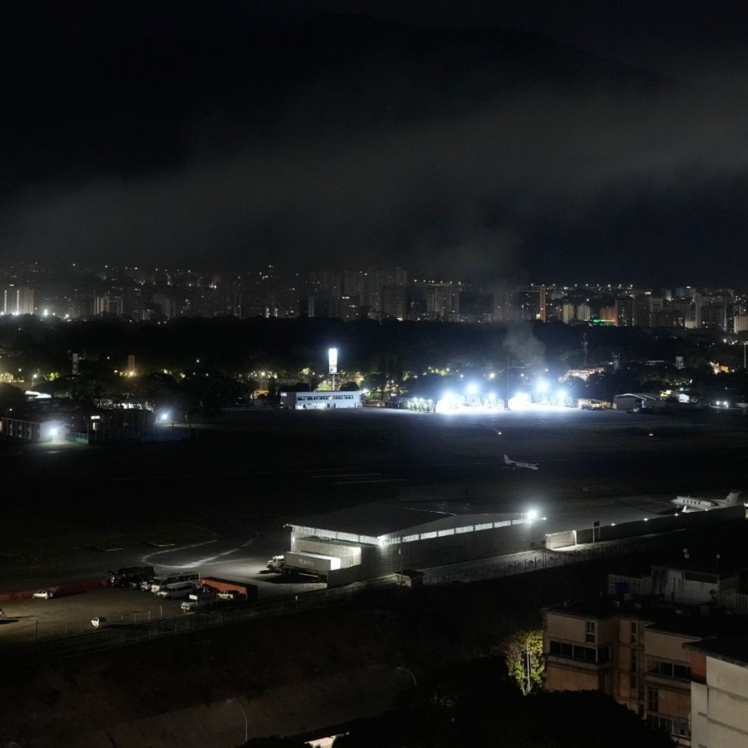 Se Escuchan Fuertes Explosiones en Caracas, Venezuela, Reporta la Agencia AFP