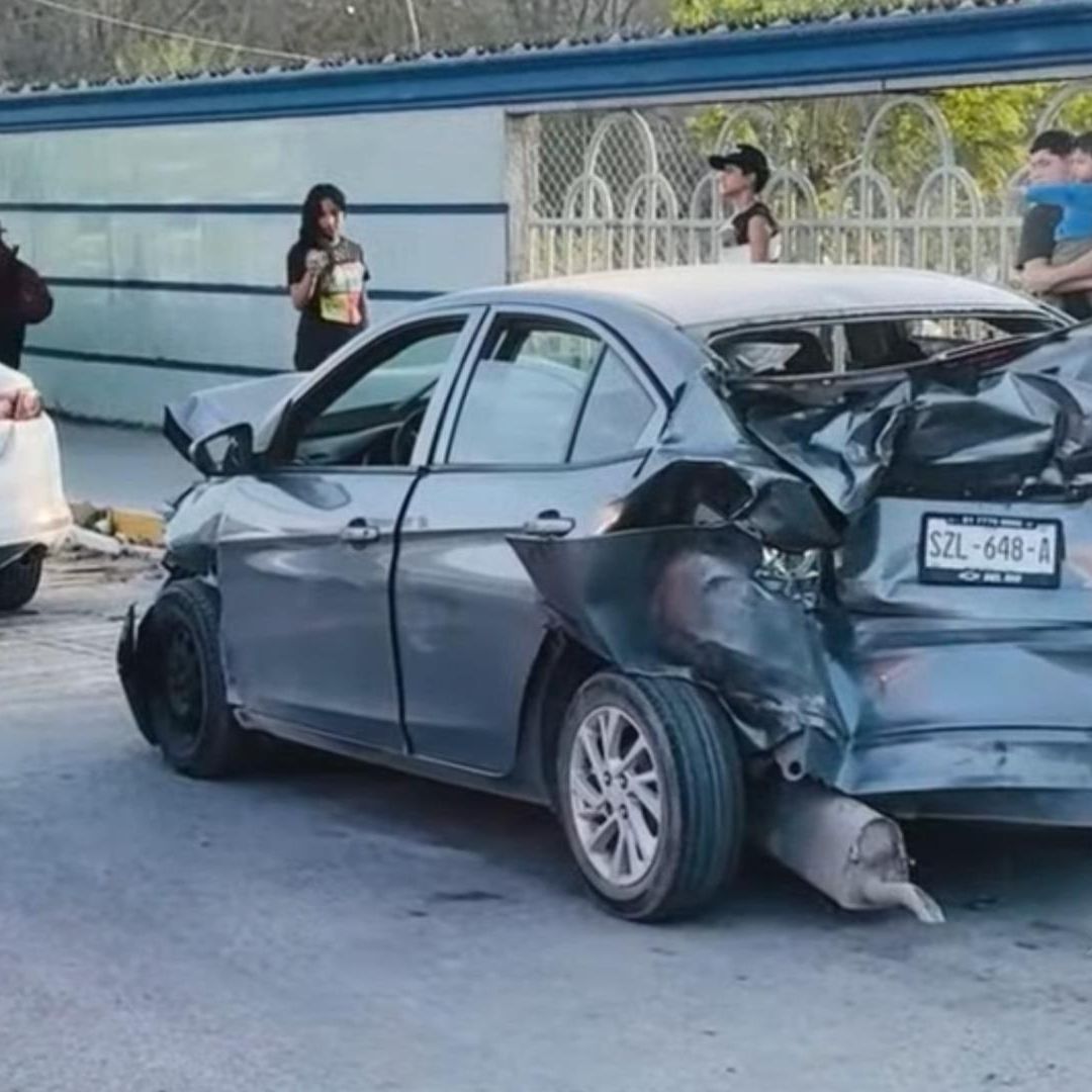 Vehículos involucrados en choque en Escobedo