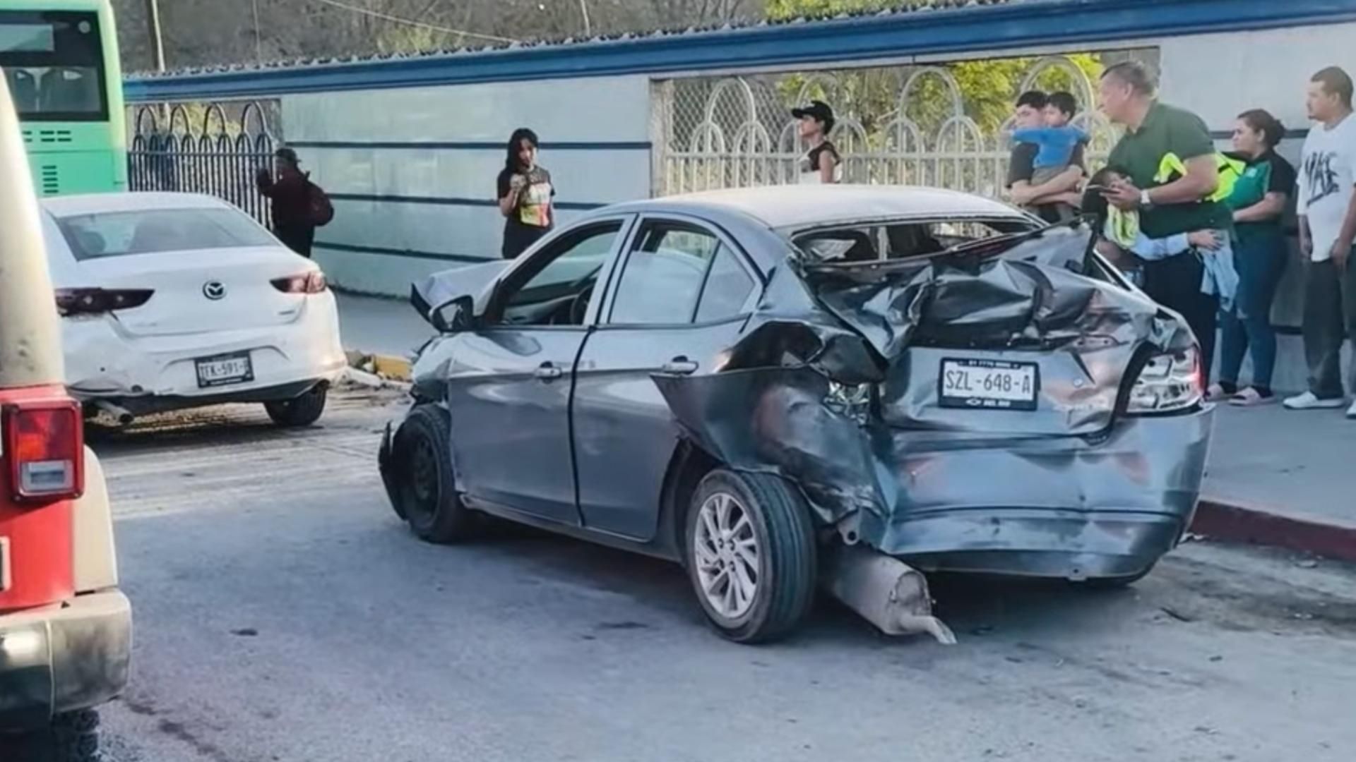 Vehículos involucrados en choque en Escobedo