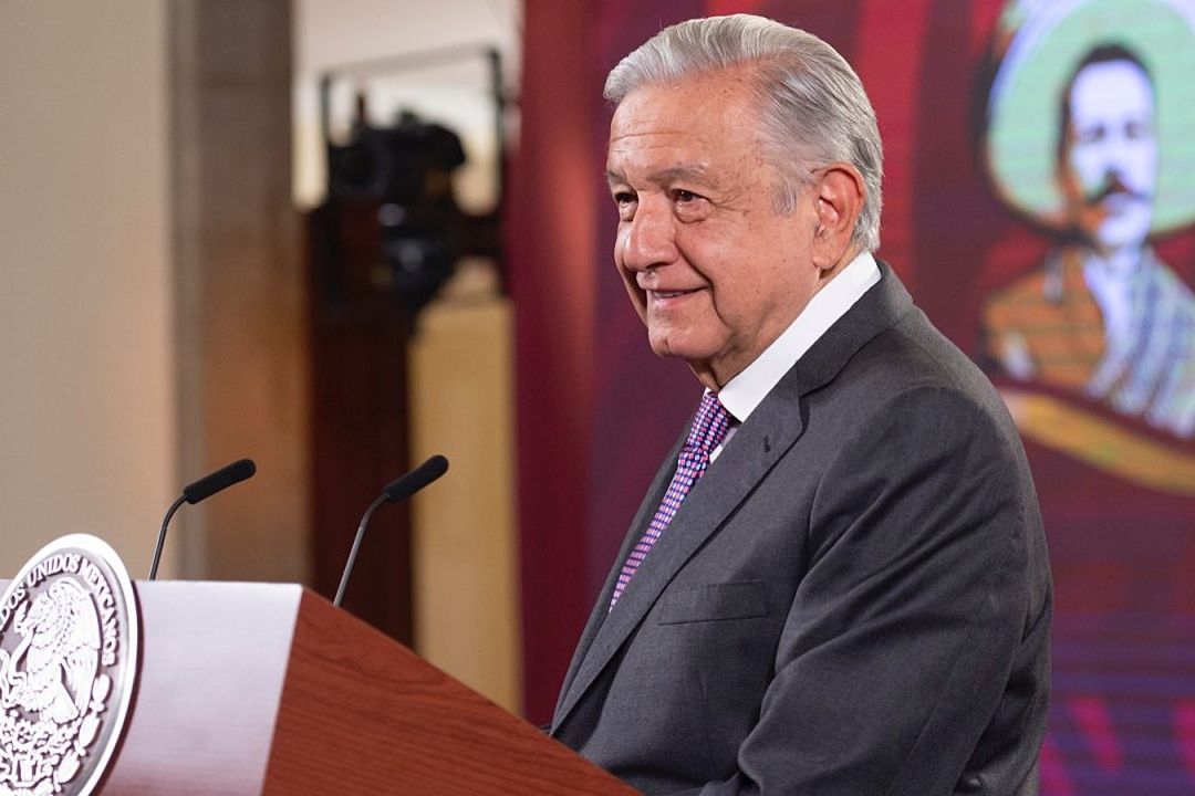 El presidente Andrés Manuel López Obrador presenta su mañanera desde Palacio Nacional