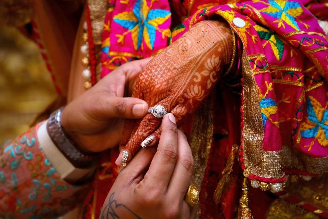 Pareja Se Pelea en su Boda; Se Envenenan y el Novio Muere