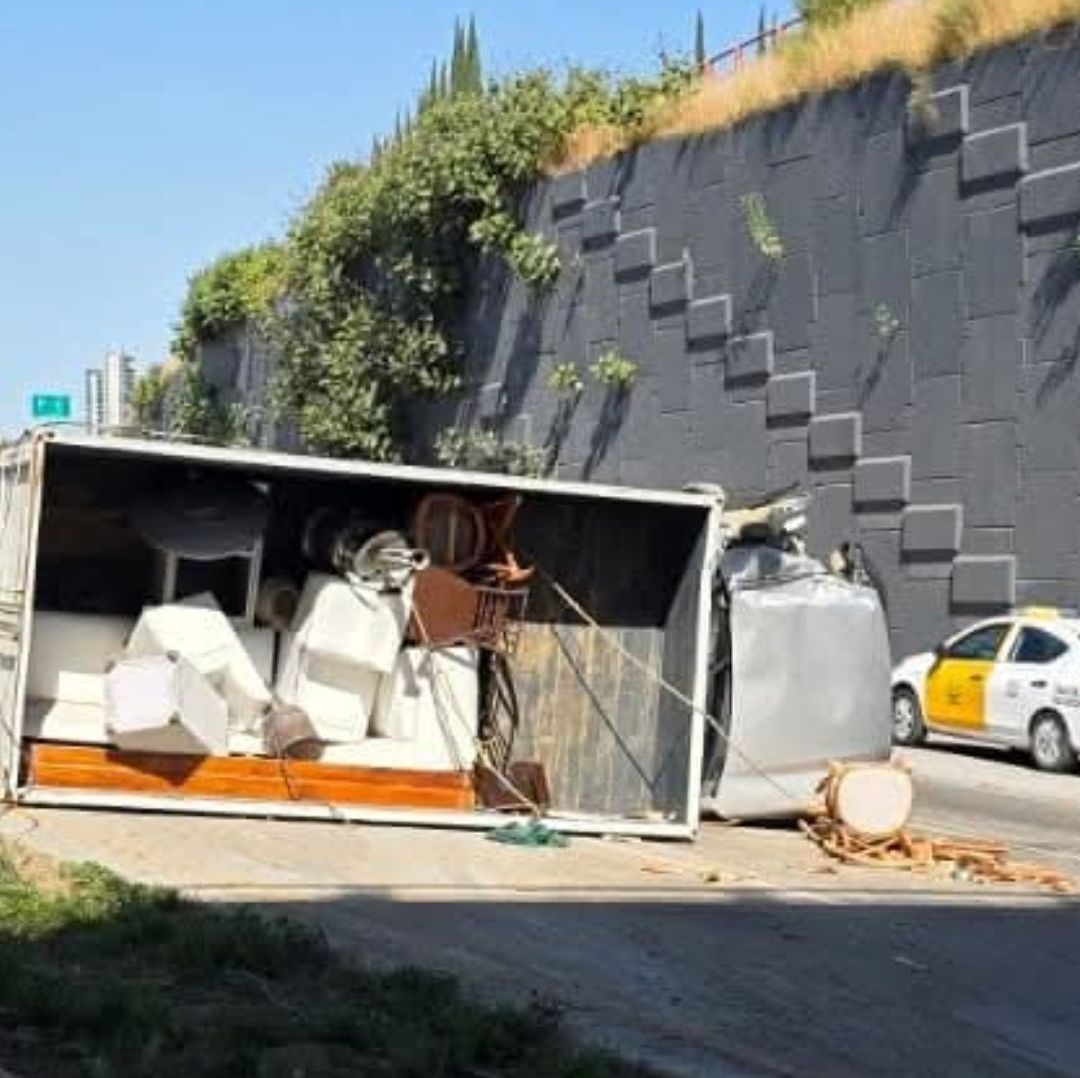 Cerrado Periférico de Puebla por Accidente Vocladura Camión Altura Bulevar Carmelitas La Vista