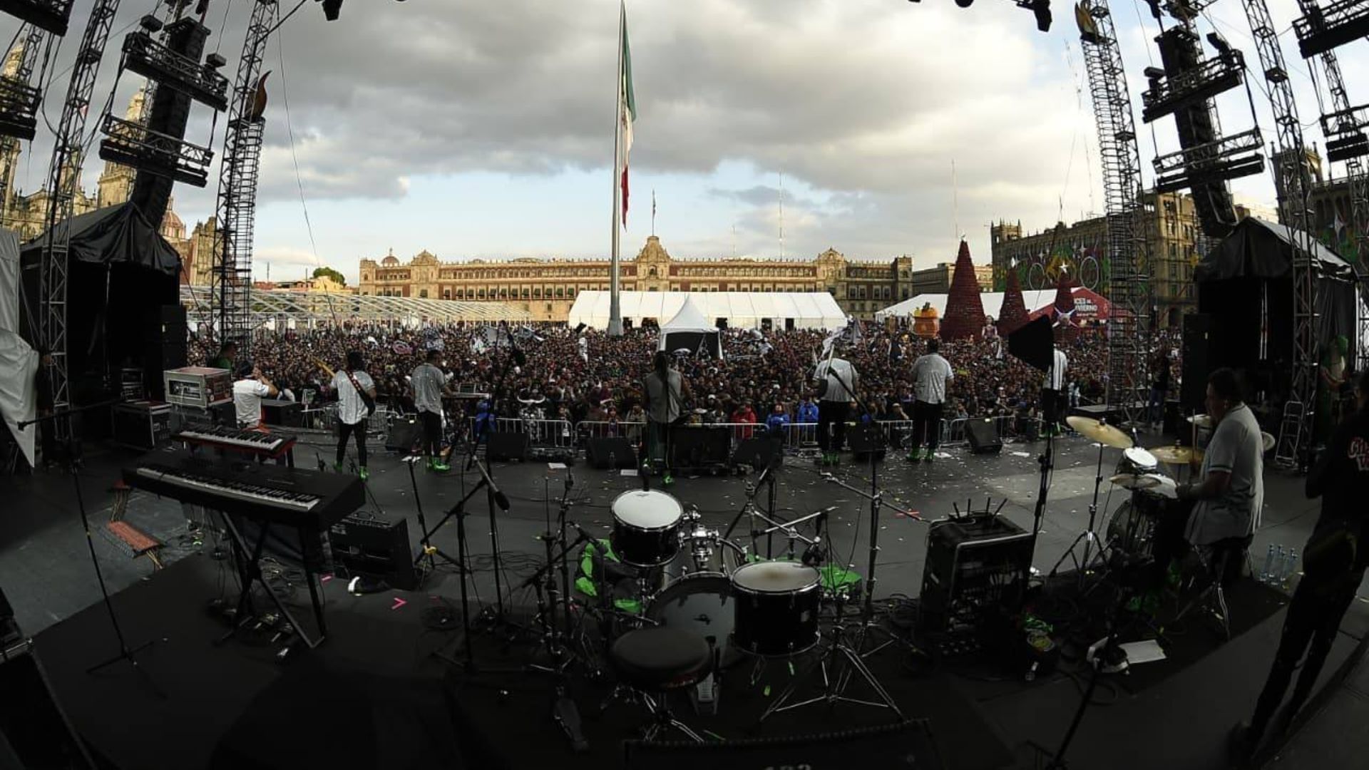 Qué Artistas Estarán en Concierto en el Zócalo CDMX Hoy 2 de Enero 2026 Horarios del Evento del Viernes