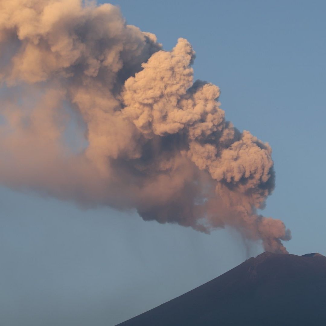 Se suspendieron clases presenciales en once municipios aledaños al Popocatépetl