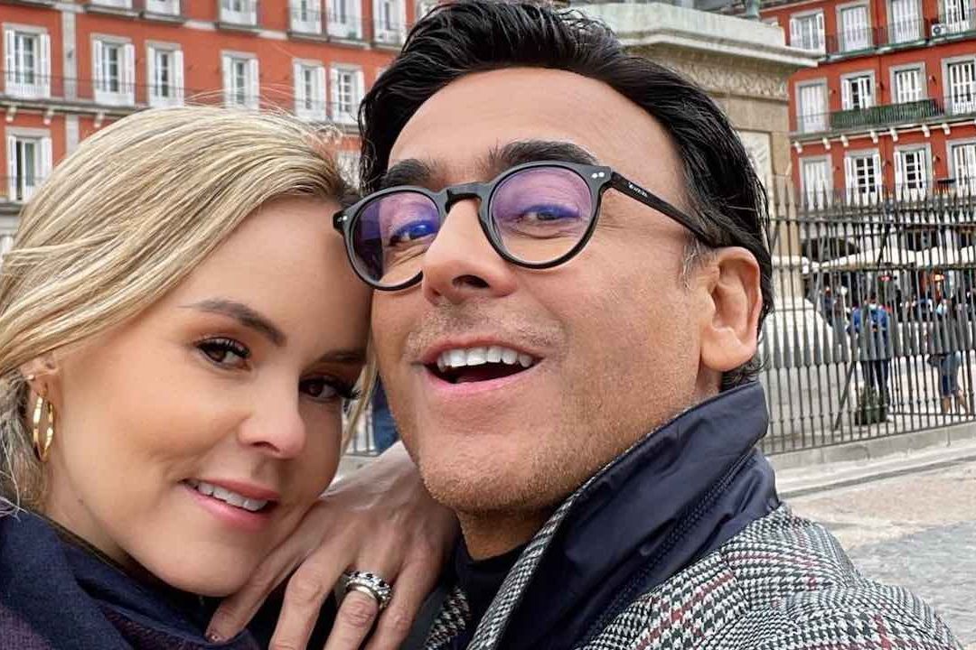 Adal Ramones y Karla de la Mora