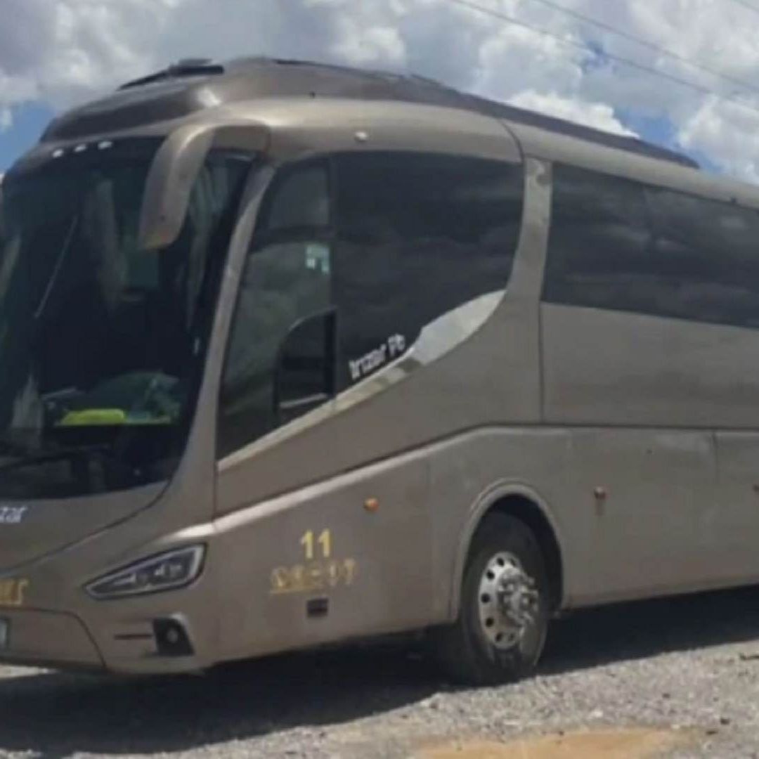 Camión en el que presuntamente viajaban migrantes plagiados en SLP.