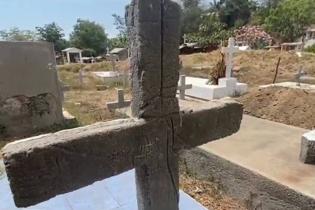 Panteón de Manzanillo Acondiciona Tumbas para Desconocidos