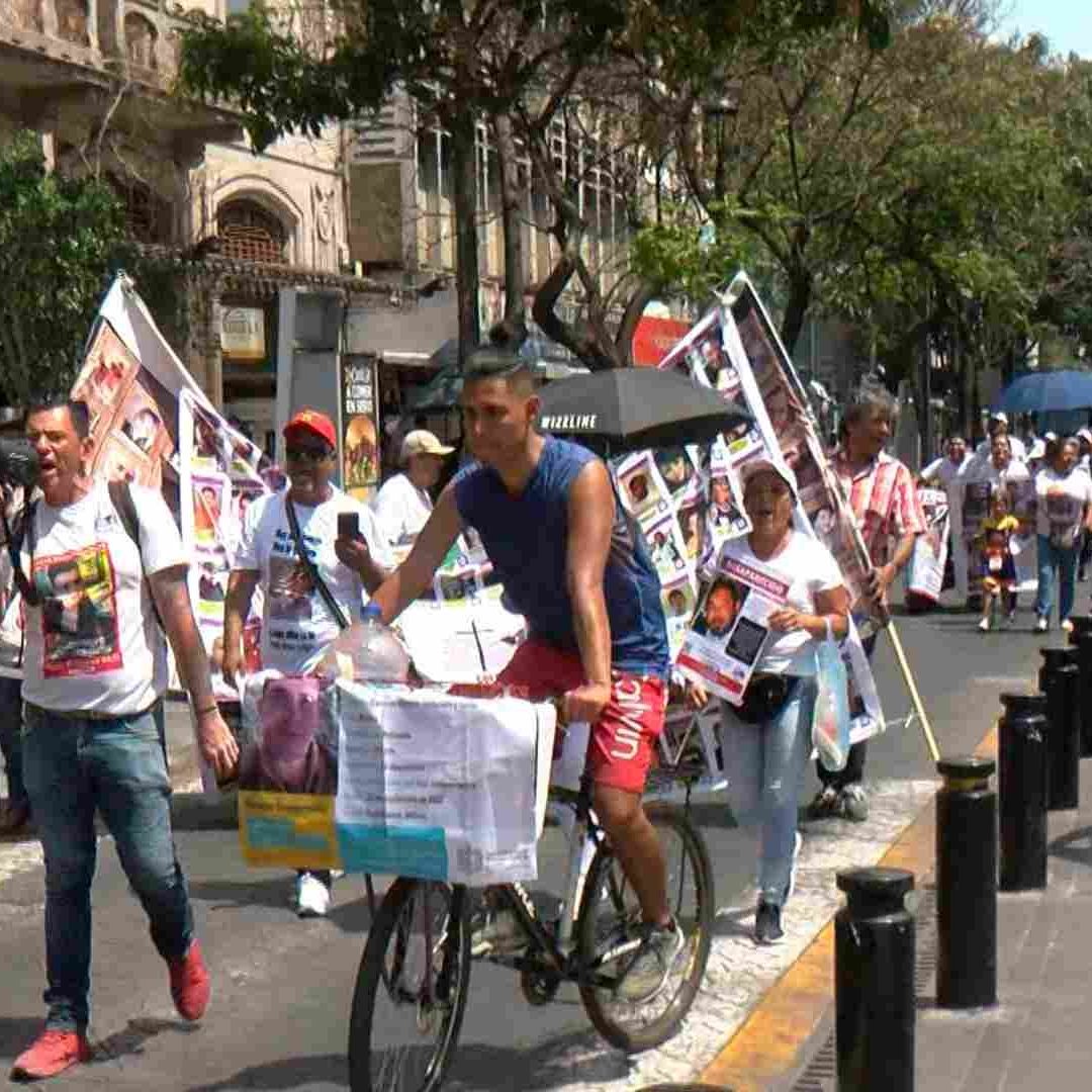 El colectivo "Luz de Esperanza" recorrió las calles de la ciudad exigiendo justicia