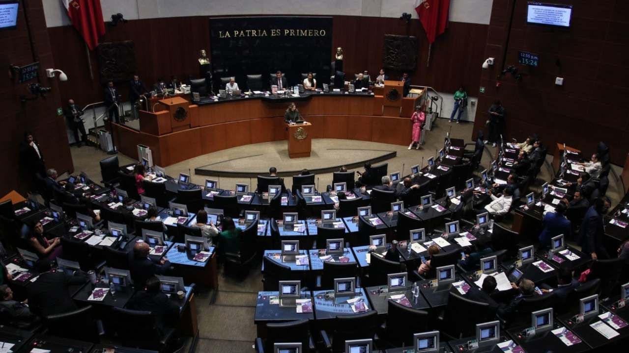 Jueza ordena convocar a periodo extraordinario en Senado por comisionado del INAI