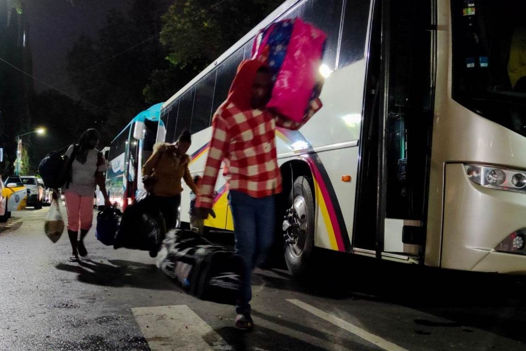 Migrantes fueron trasladados a la frontera del sur del país sin precisarles que éste sería su destino