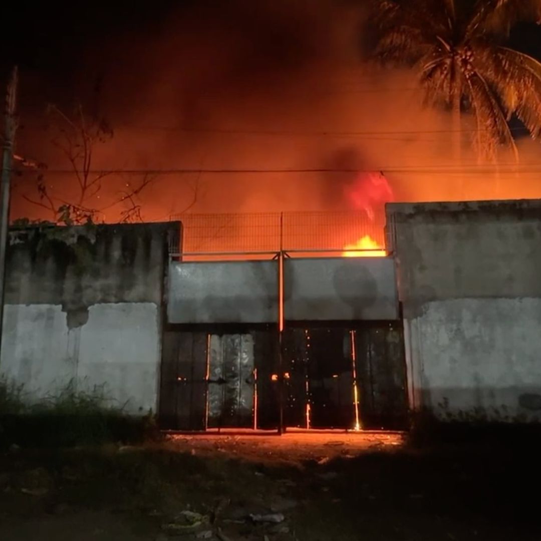 Se Registra Incendio en Depósito de Chatarra en Colonia de Veracruz