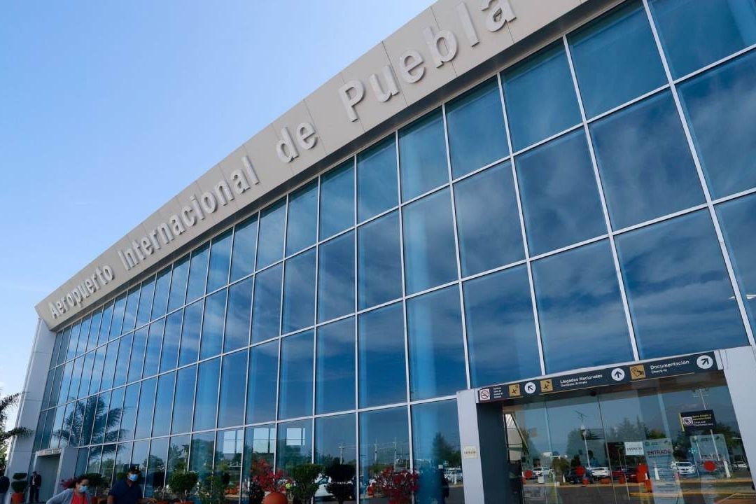 Cierran Aeropuerto de Puebla por Caída de Ceniza Volcánica