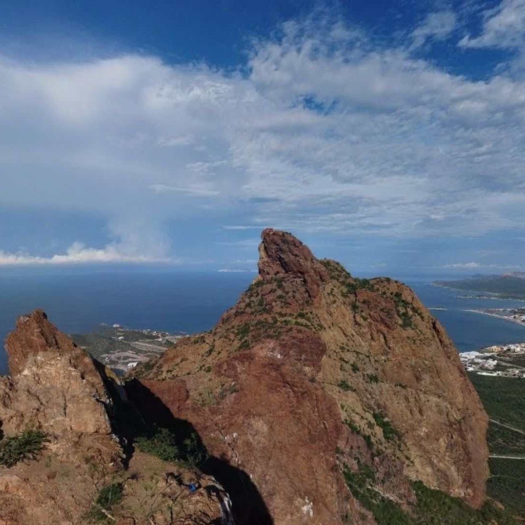 Identifican a Persona Localizada Muerta en el Cerro Tetakawi en San Carlos, Sonora