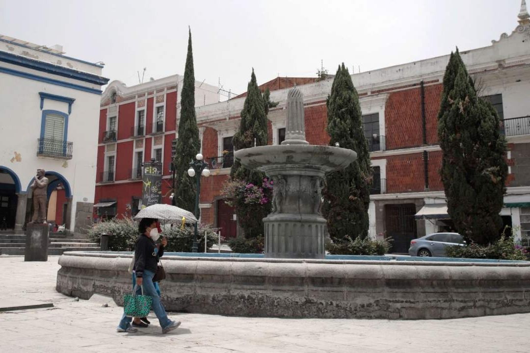 Puebla suspende clases por caída de ceniza del Popo; Aumenta alerta