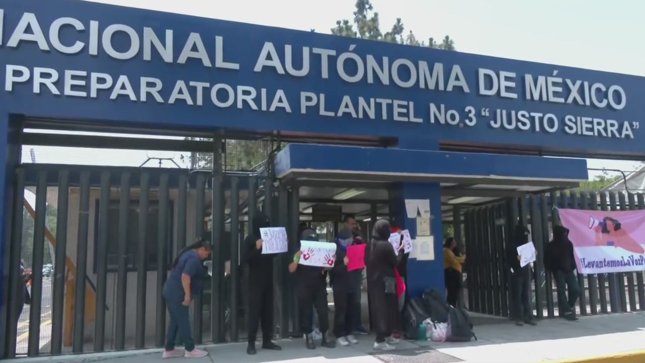 Protesta en la Prepa 3 de la UNAM para exigir justicia por Ietza Abril Soler