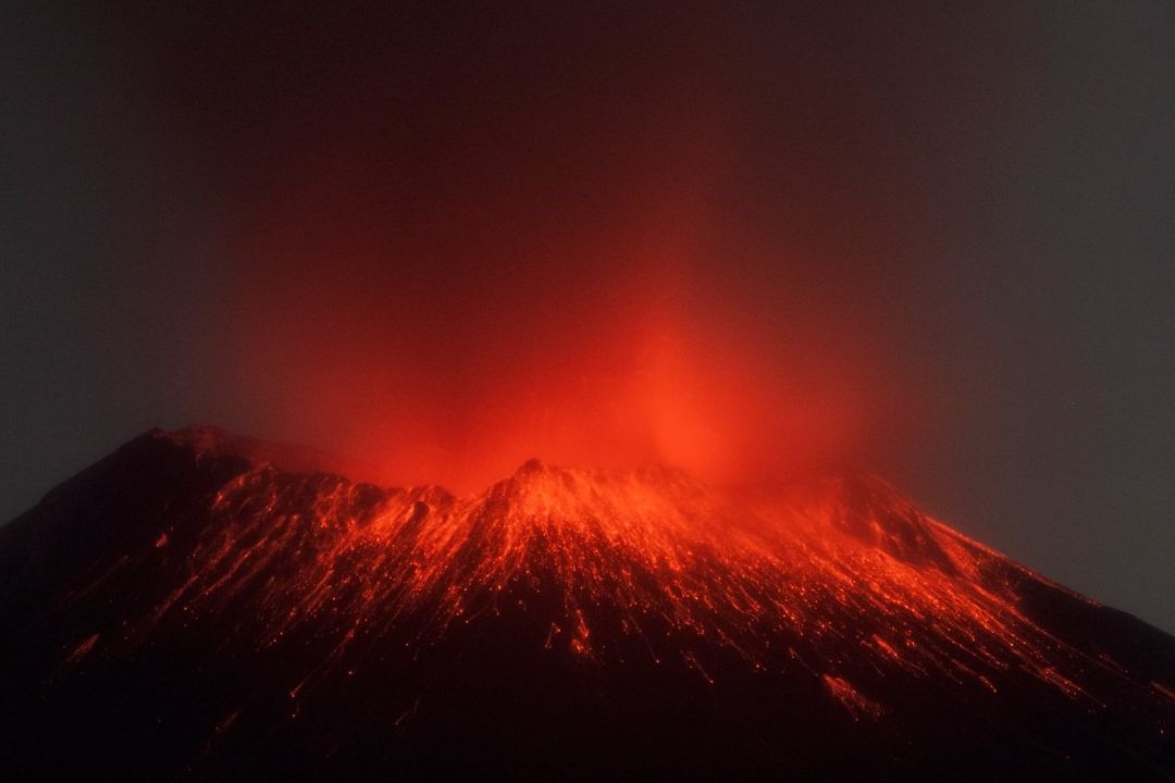 Volcán Popocatépetl: Alpinista Queda Atrapado en Cenizas
