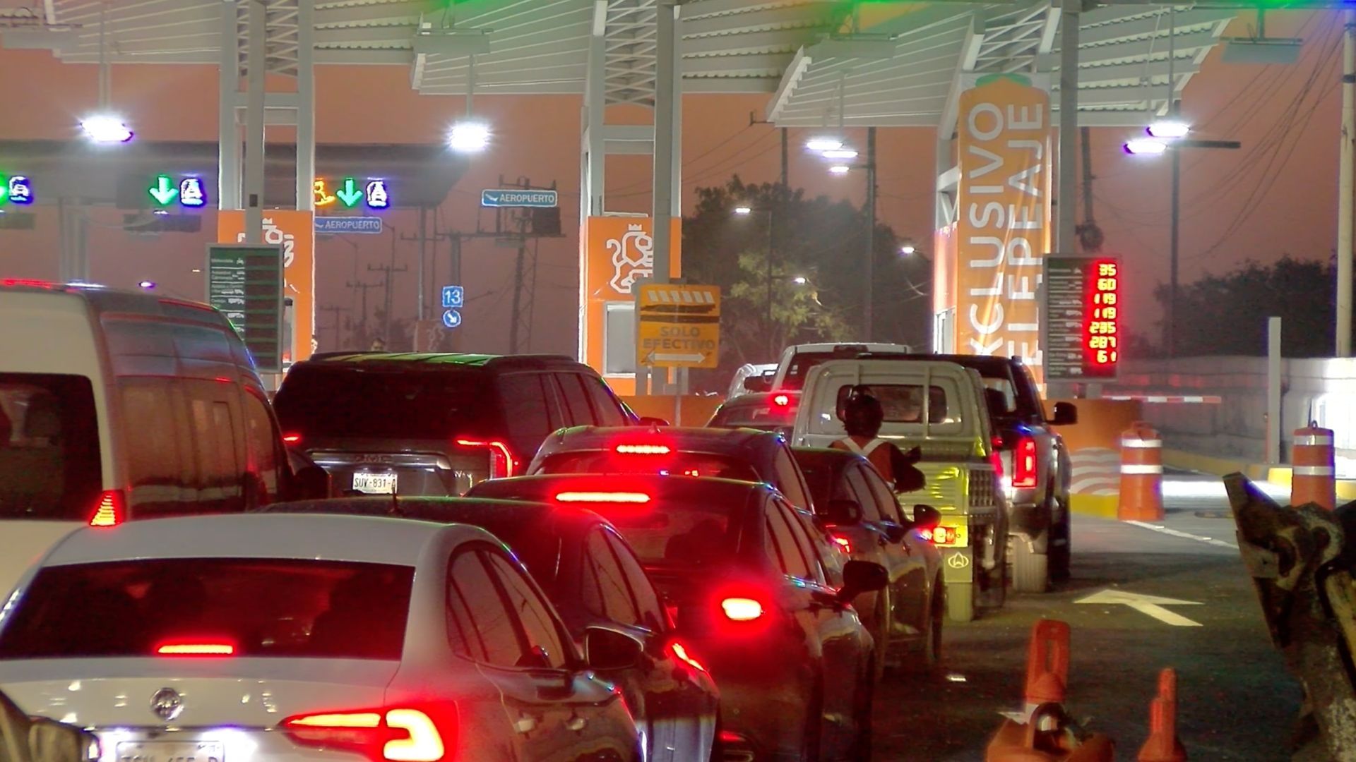 Casetas de la autopista al Aeropuerto de Monterrey