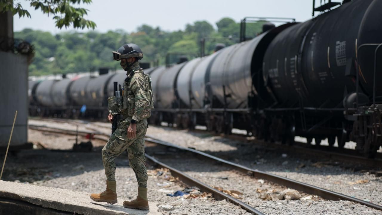 AMLO aseguró que Grupo México propuso que el gobierno federal pagara nueve mil 500 millones de pesos por los tramos de Ferrosur