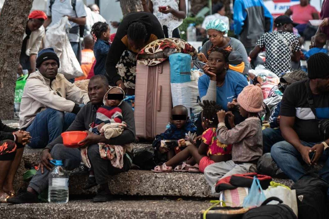 Migrantes Retoman Plaza Giordano Bruno, en CDMX