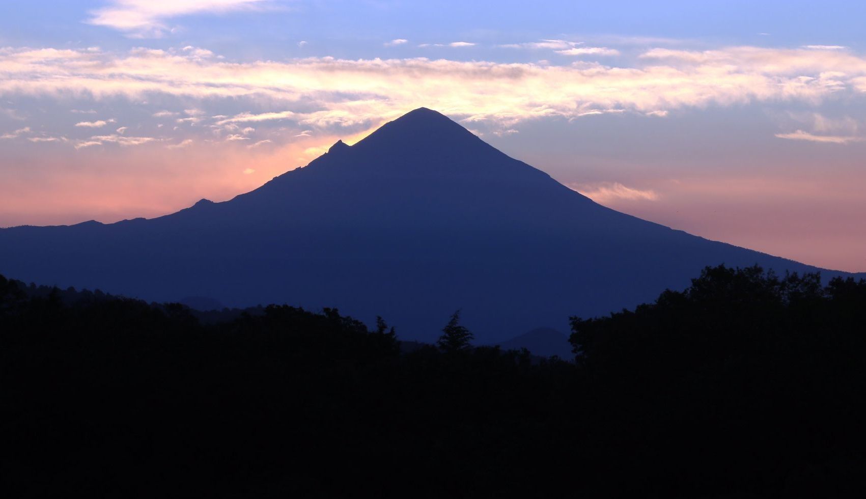 El Parque Nacional Iztaccíhuatl Popocatépetl Reserva de la Biósfera de los Volcanes, es una de las áreas naturales protegidas más antiguas de México al pie de los majestuosos volcanes.