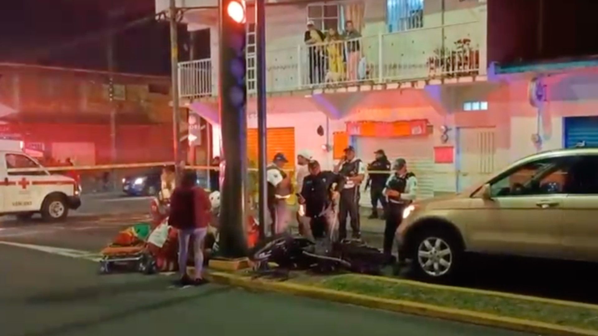 Este fuerte percance ocurrió en el cruce de Paseo de las Palmas con Salvador Díaz Mirón en la colonia Benito Juárez de Orizaba.