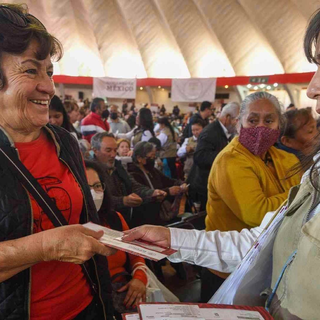 Todos los beneficiarios de un programa del Gobierno cuentan con su tarjeta del Bienestar.