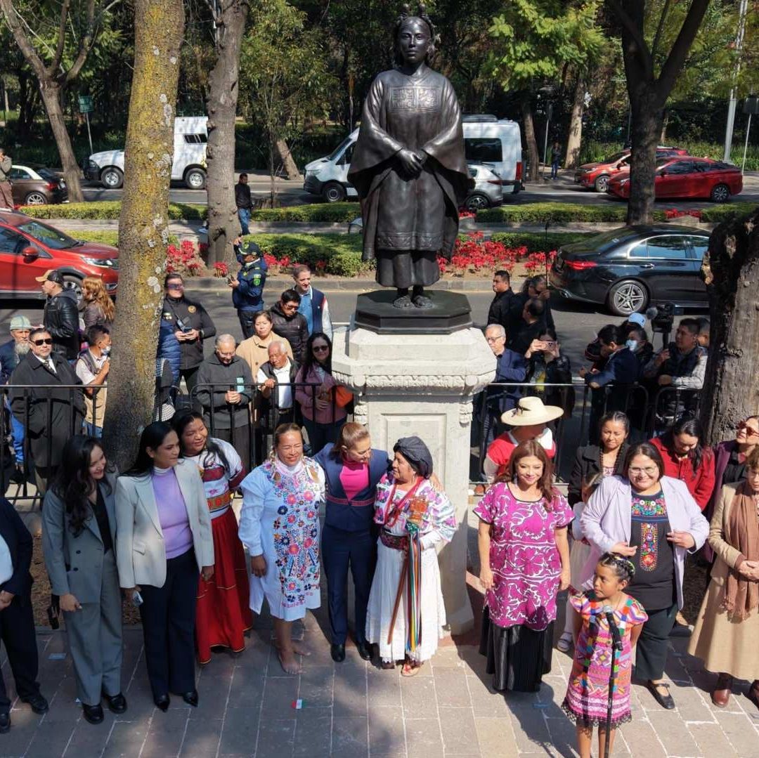 Sheinbaum devela nuevas estatuas en Reforma.