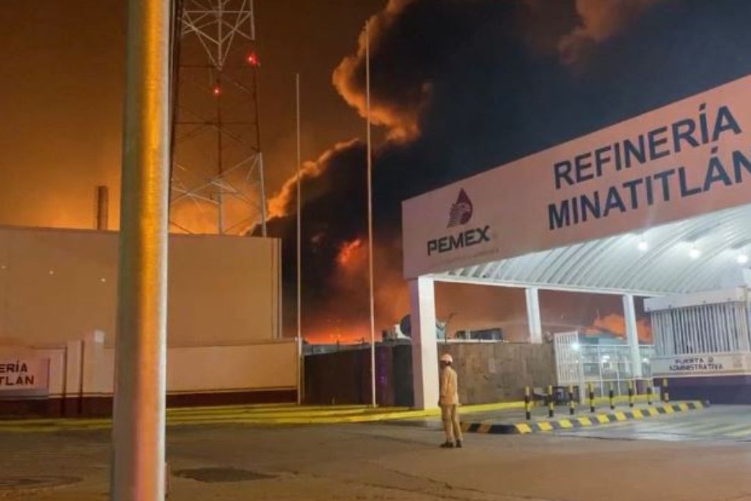 Se Registra Incendio y Explosión en Refinería de Minatitlán
