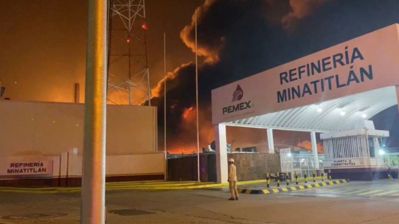 Se Registra Incendio y Explosión en Refinería de Minatitlán