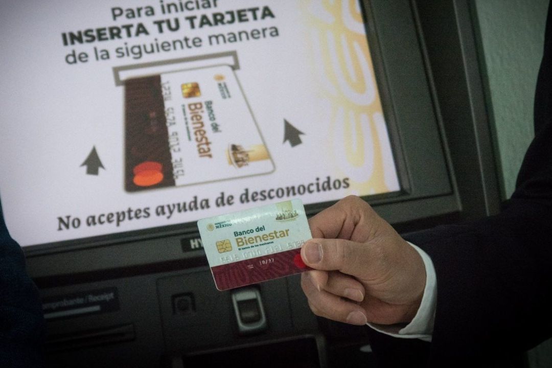 El dinero que no es retirado y permanece en la tarjeta de la Pensión del Bienestar está seguro