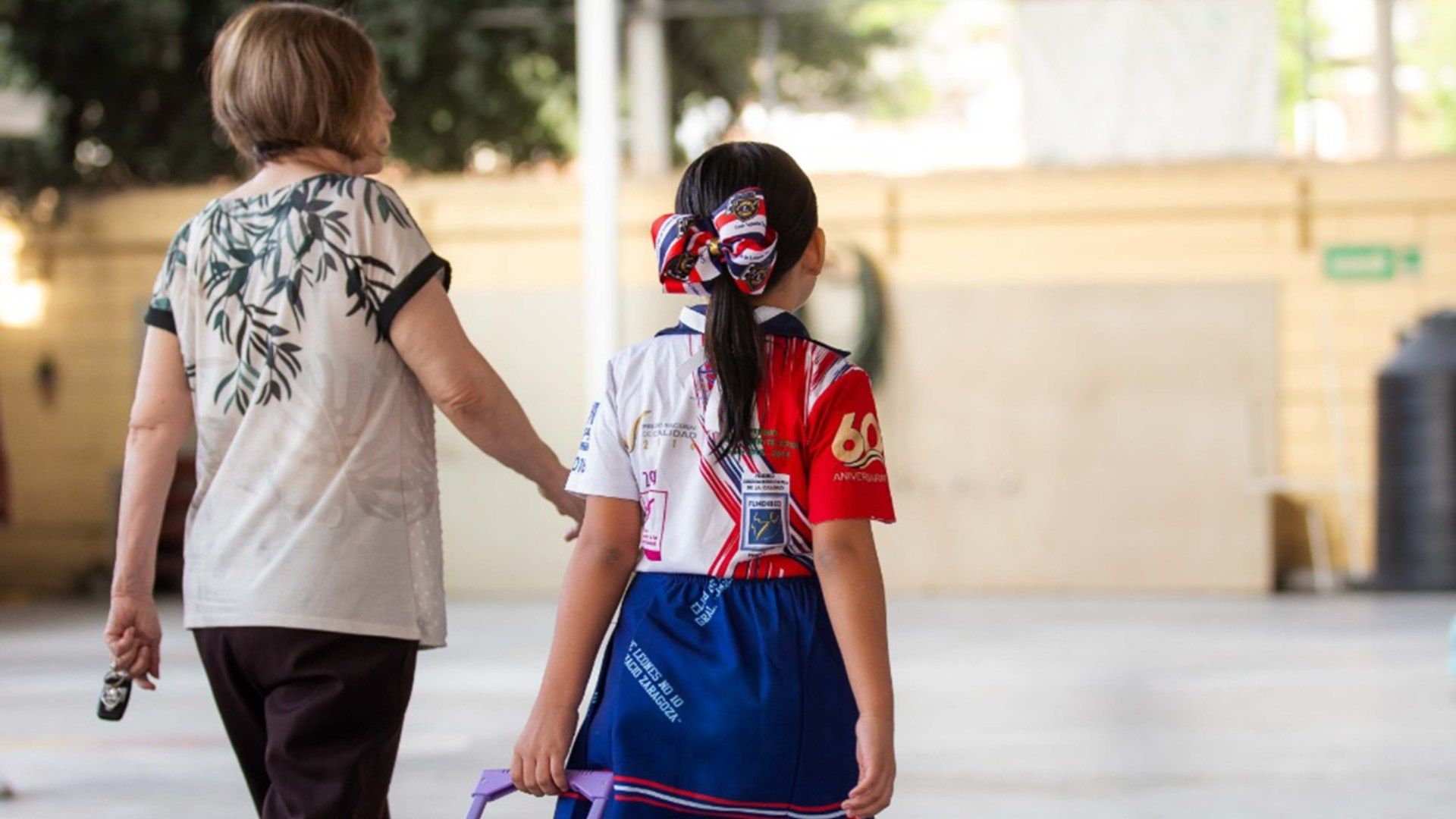Alumna regresa a clases