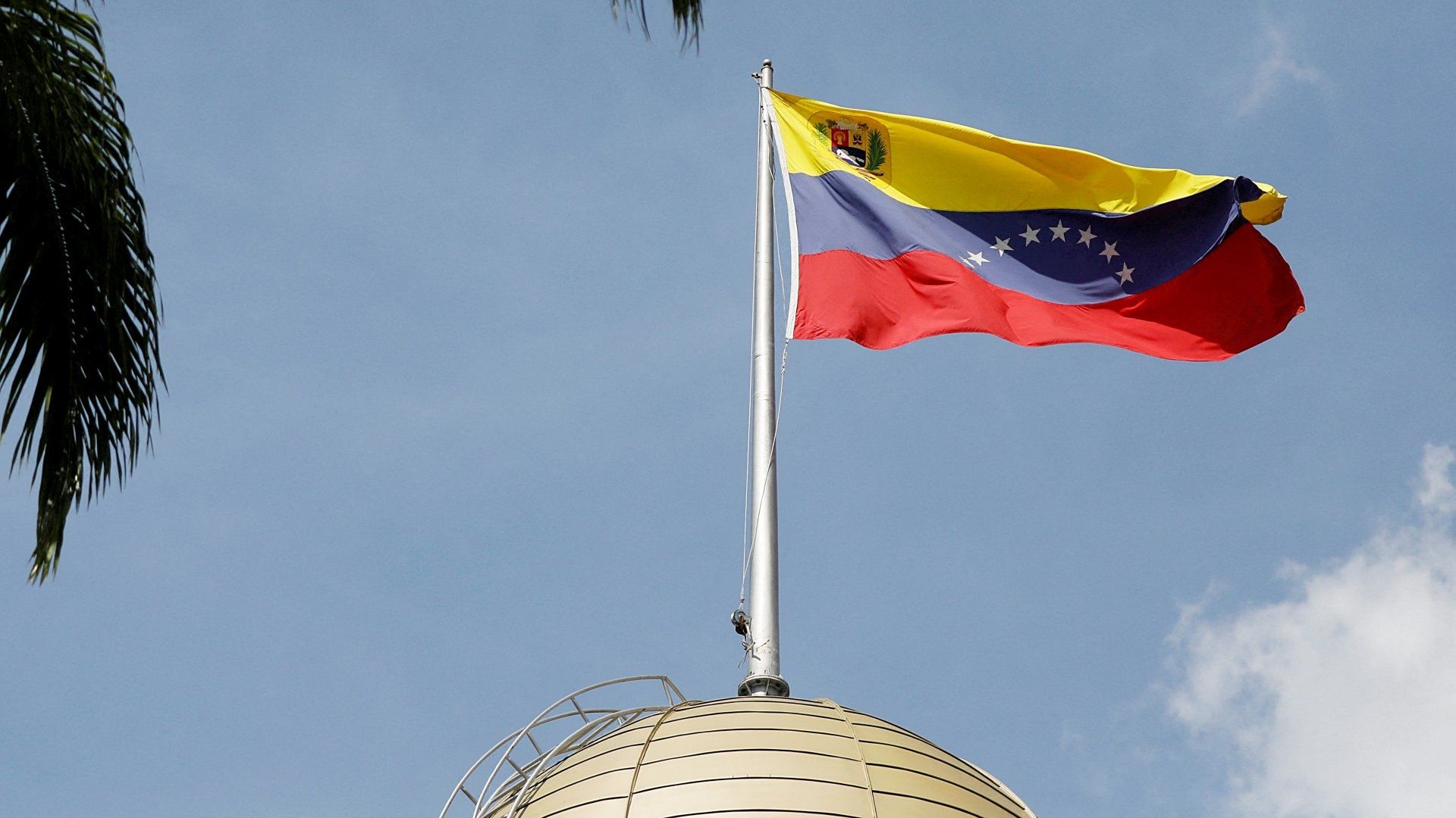 La bandera venezolana ondea en la Asamblea Nacional el 5 de enero de 2026. Foto: Reuters | Archivo