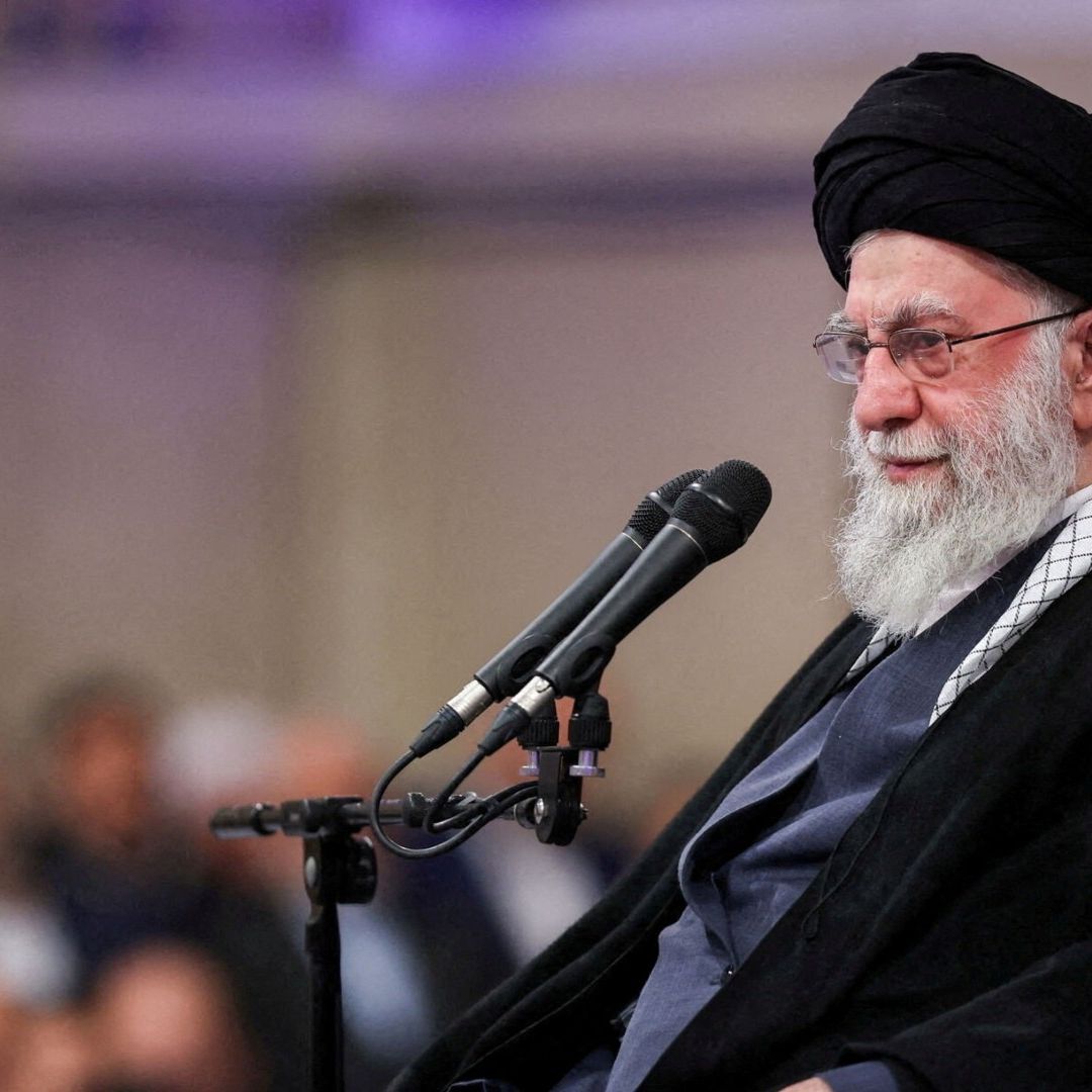 Líder Supremo de Irán Dice Que Trump "Tiene las Manos Manchadas de Sangre"