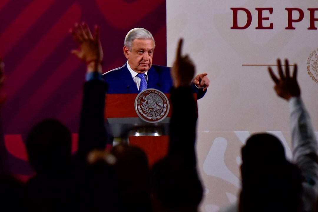 El presidente Andrés Manuel López Obrador presenta su mañanera desde Palacio Nacional