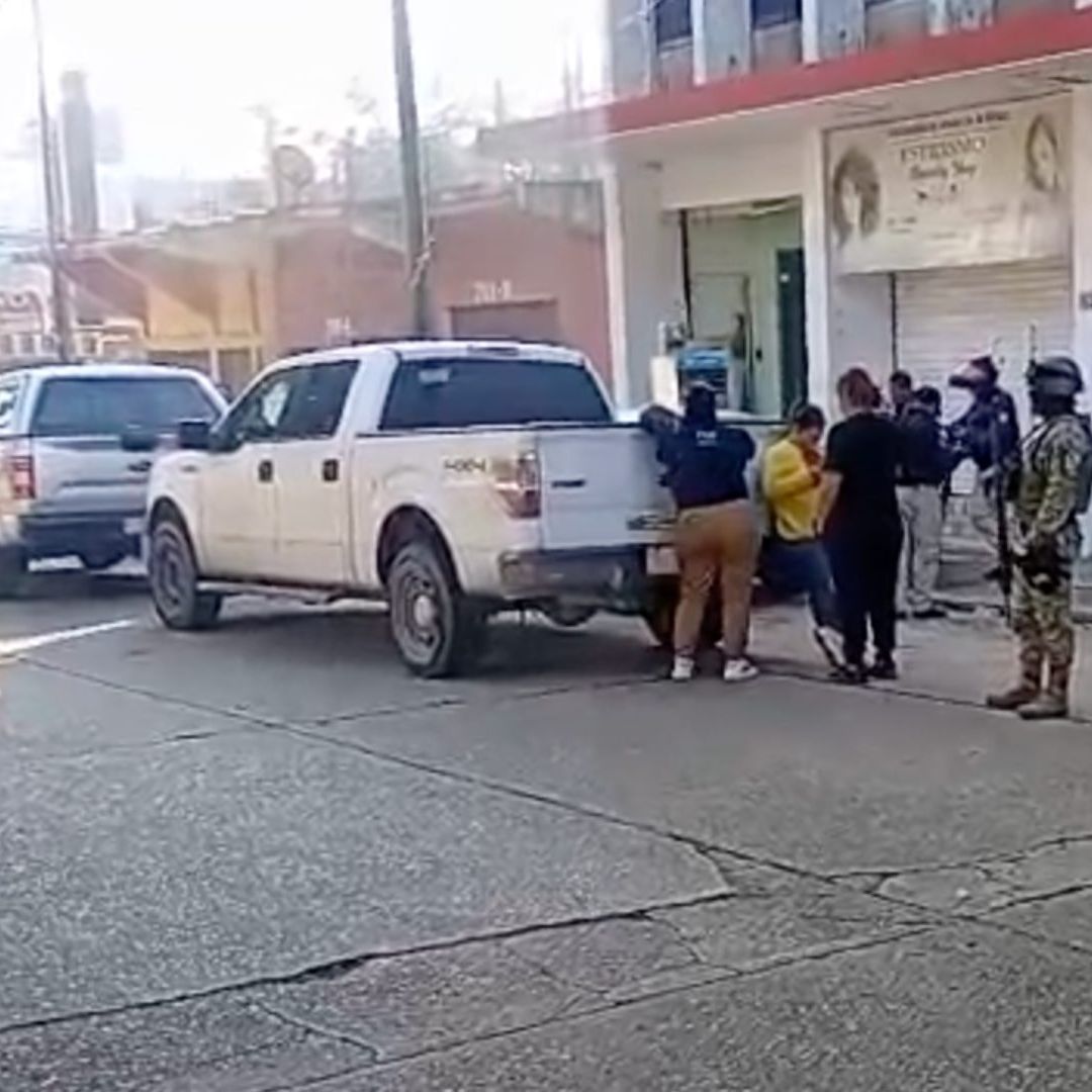 Elementos de seguridad se movilizaron tras el deceso de una mujer de la tercera edad en Coatzacoalcos.